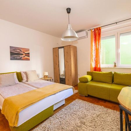 Mina Penthouse Appartement Novi Sad Buitenkant foto