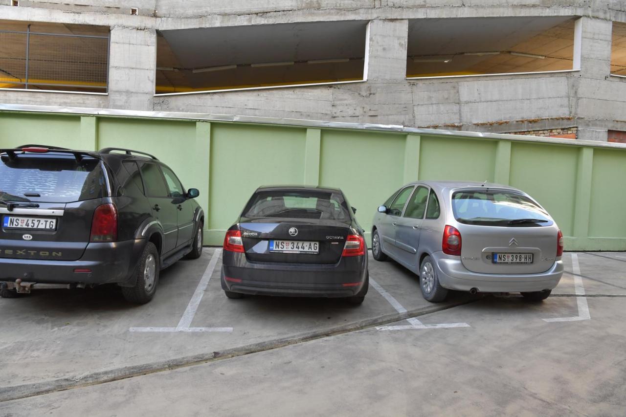 Mina Penthouse Appartement Novi Sad Buitenkant foto